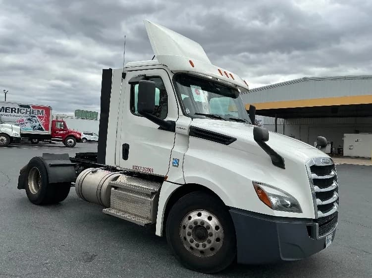 2020 Freightliner Cascadia in Harrisburg, PA