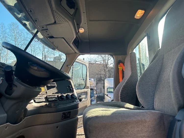 2019 Freightliner Cascadia in Jessup, PA — photo 10