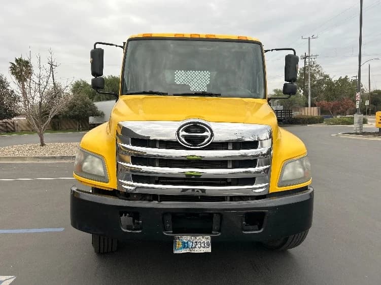2019 Hino 268 in Sun Valley, CA — photo 2