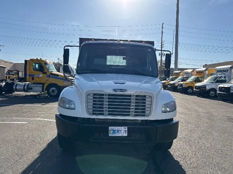 2019 Freightliner M2 106 in Fresno, CA — photo 2