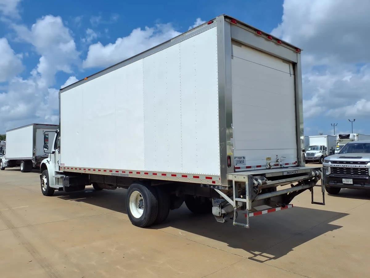 2019 Freightliner M2 106 in Houston, TX — photo 6