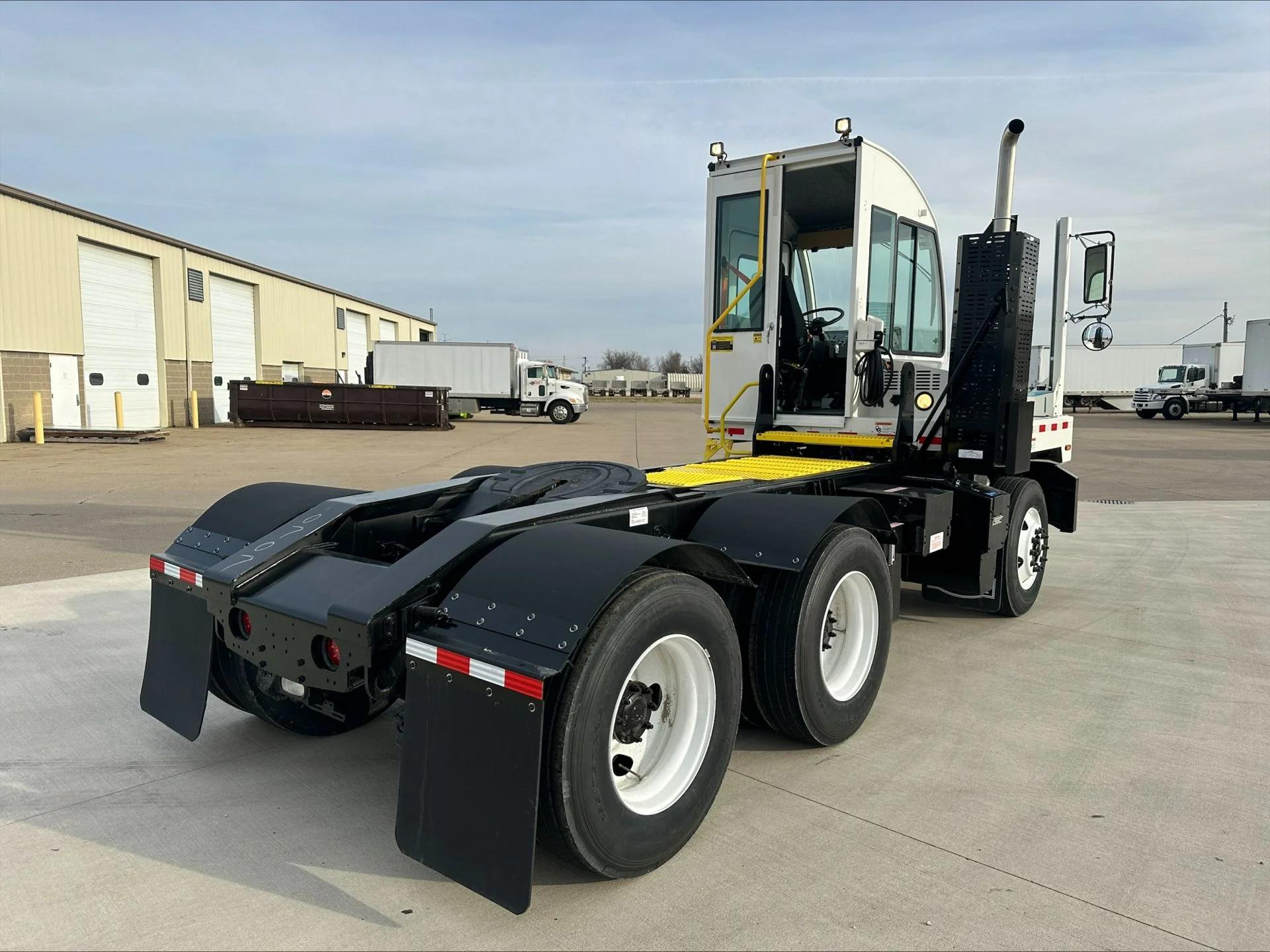 2023 Autocar in Council Bluffs, IA — photo 2