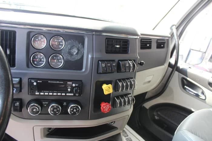 2023 Peterbilt 579 — photo 13