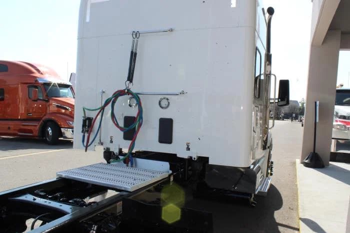 2023 Peterbilt 579 — photo 8