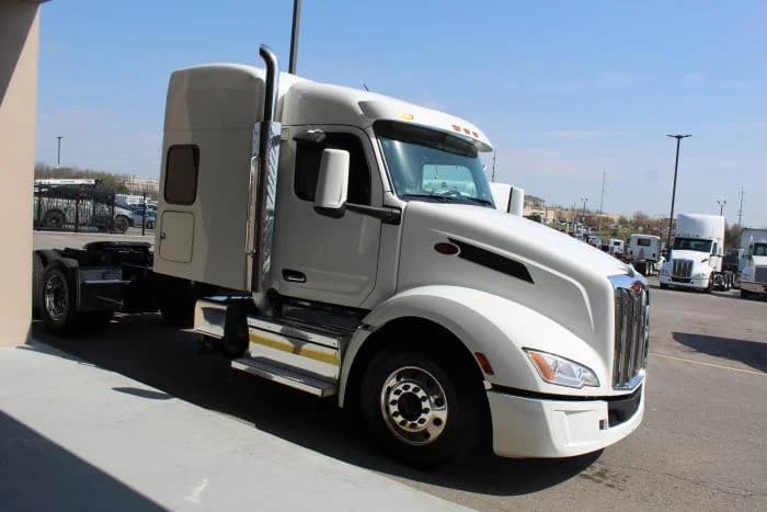 2023 Peterbilt 579 — photo 9