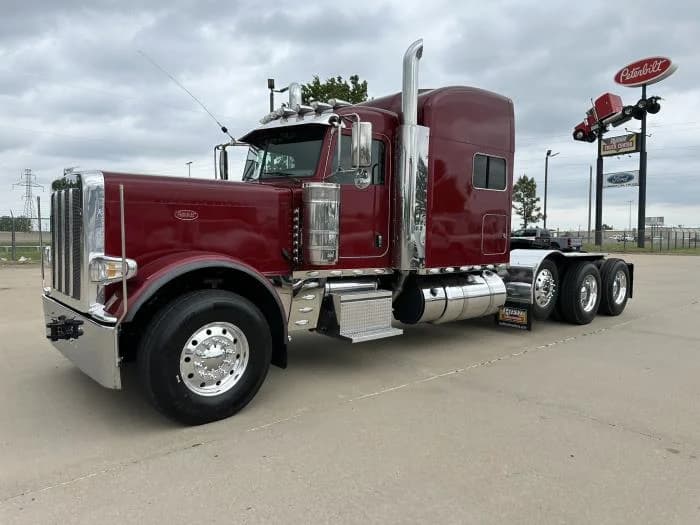 2021 Peterbilt 389 — photo 2