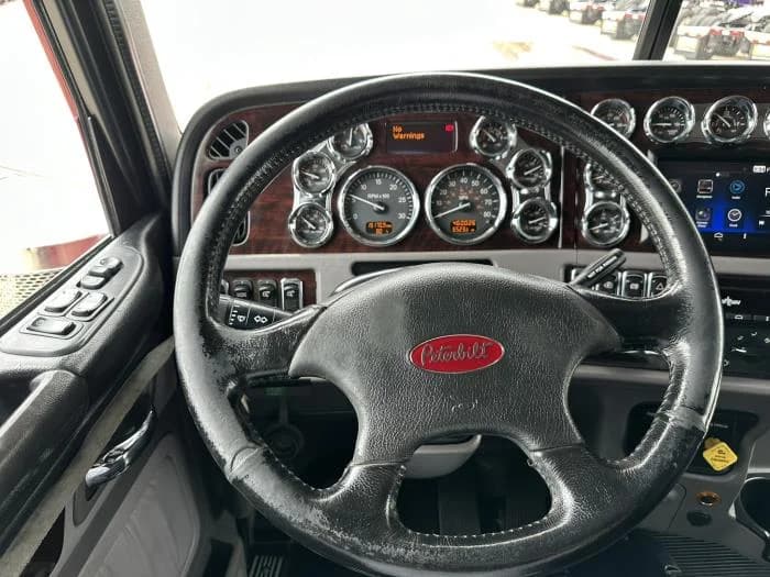 2021 Peterbilt 389 — photo 8
