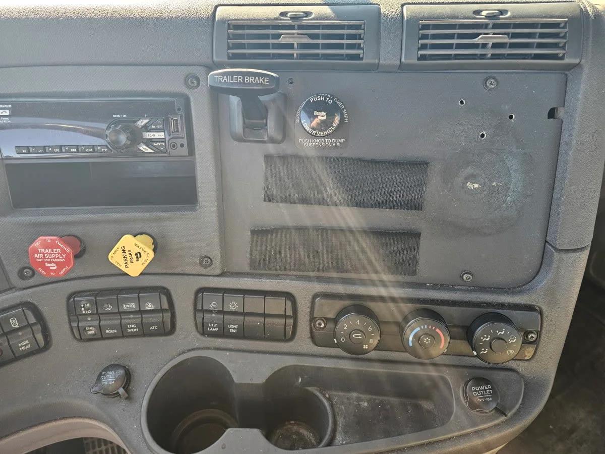 2019 Freightliner Cascadia in North Little Rock, AR — photo 11