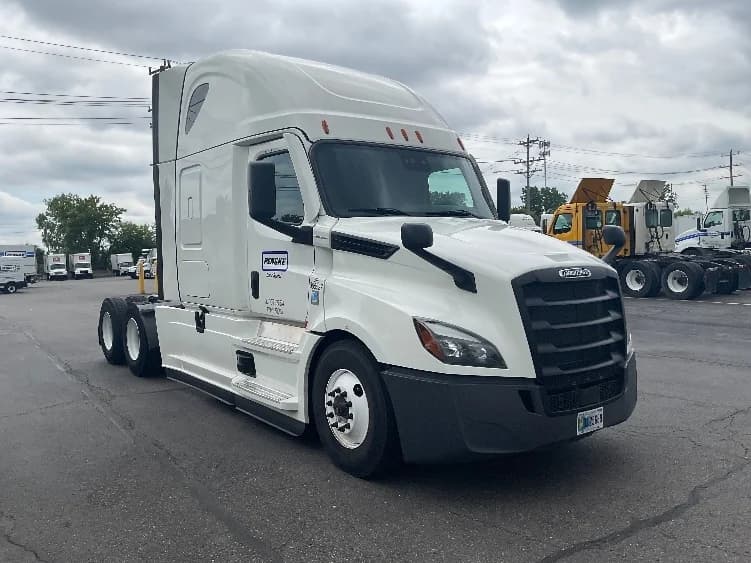 2022 Freightliner Cascadia in Plymouth, MI — photo 3