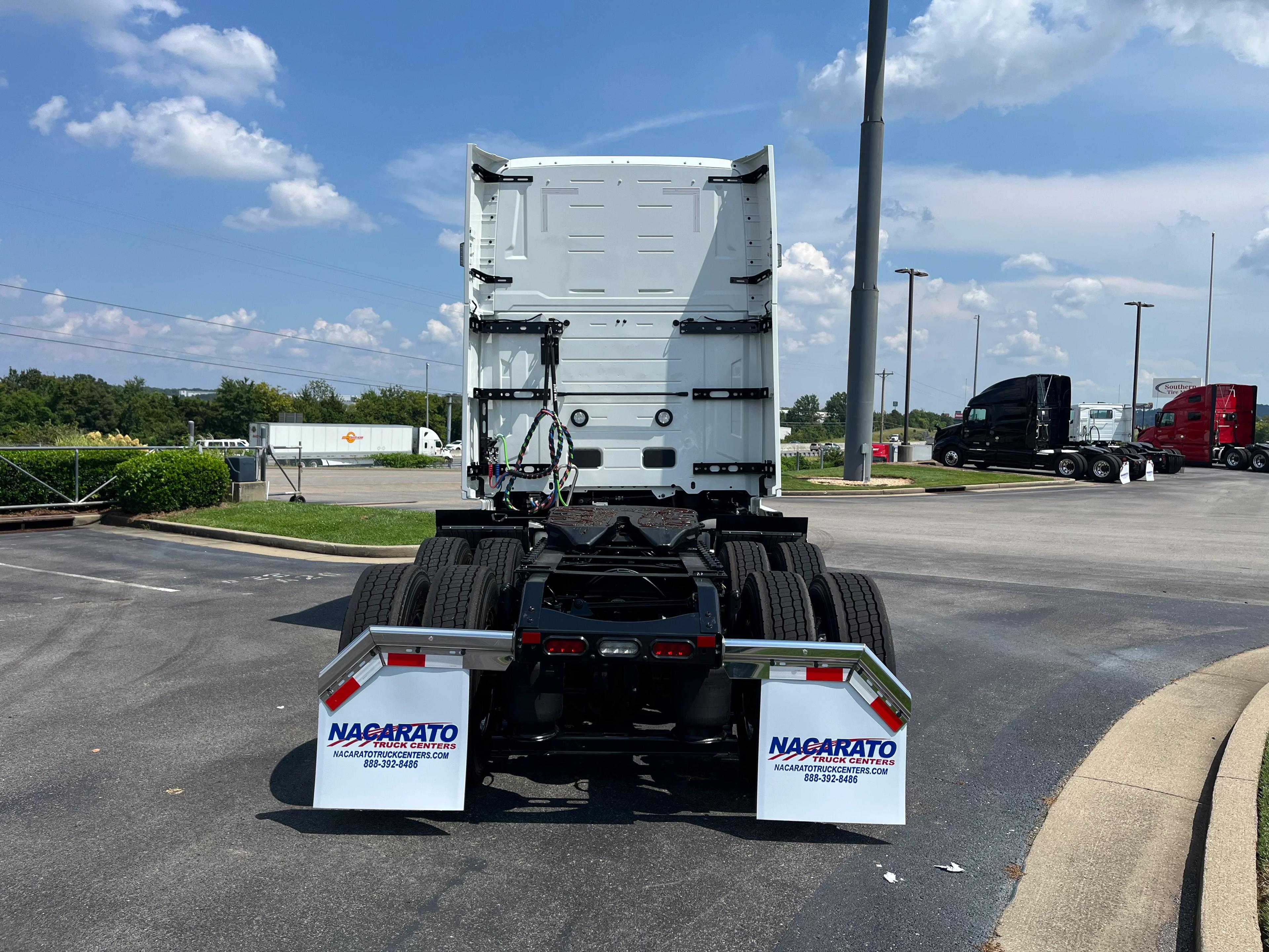 2026 Volvo VNL 860 in LA VERGNE, TN — photo 4