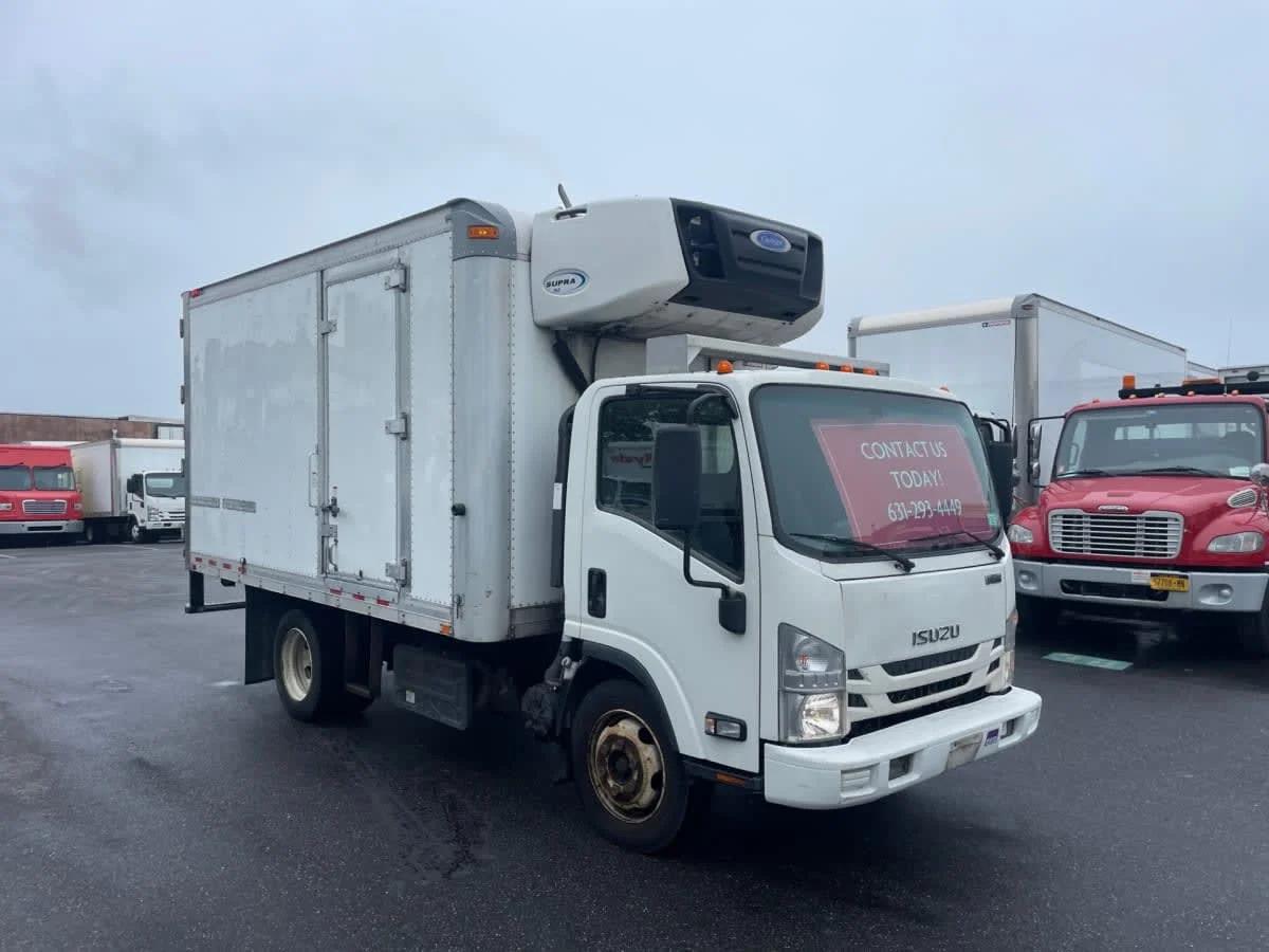 2020 Isuzu NRR in Farmingdale, NY — photo 3