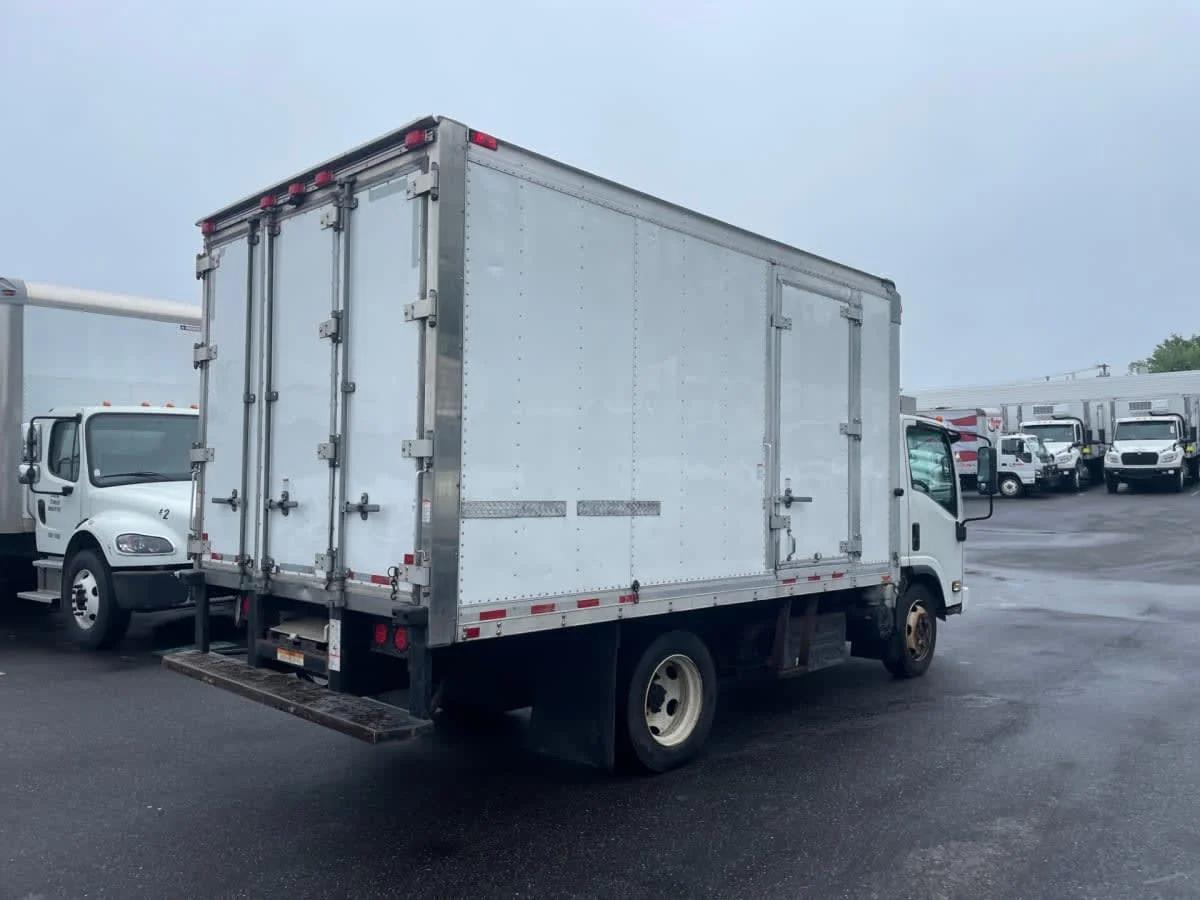 2020 Isuzu NRR in Farmingdale, NY — photo 4