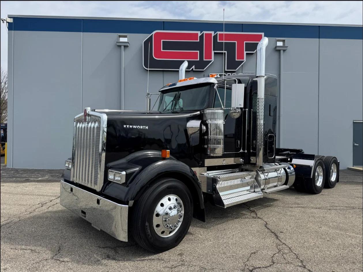 2027 Kenworth W900 in Champaign, IL