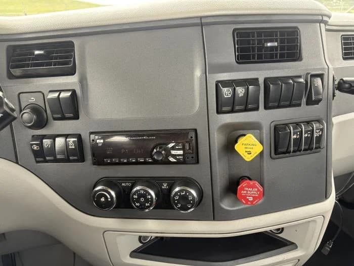 2021 Peterbilt 579 in Jacksonville, FL — photo 13