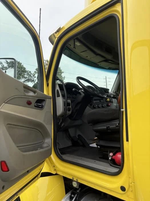 2021 Peterbilt 579 in Jacksonville, FL — photo 10