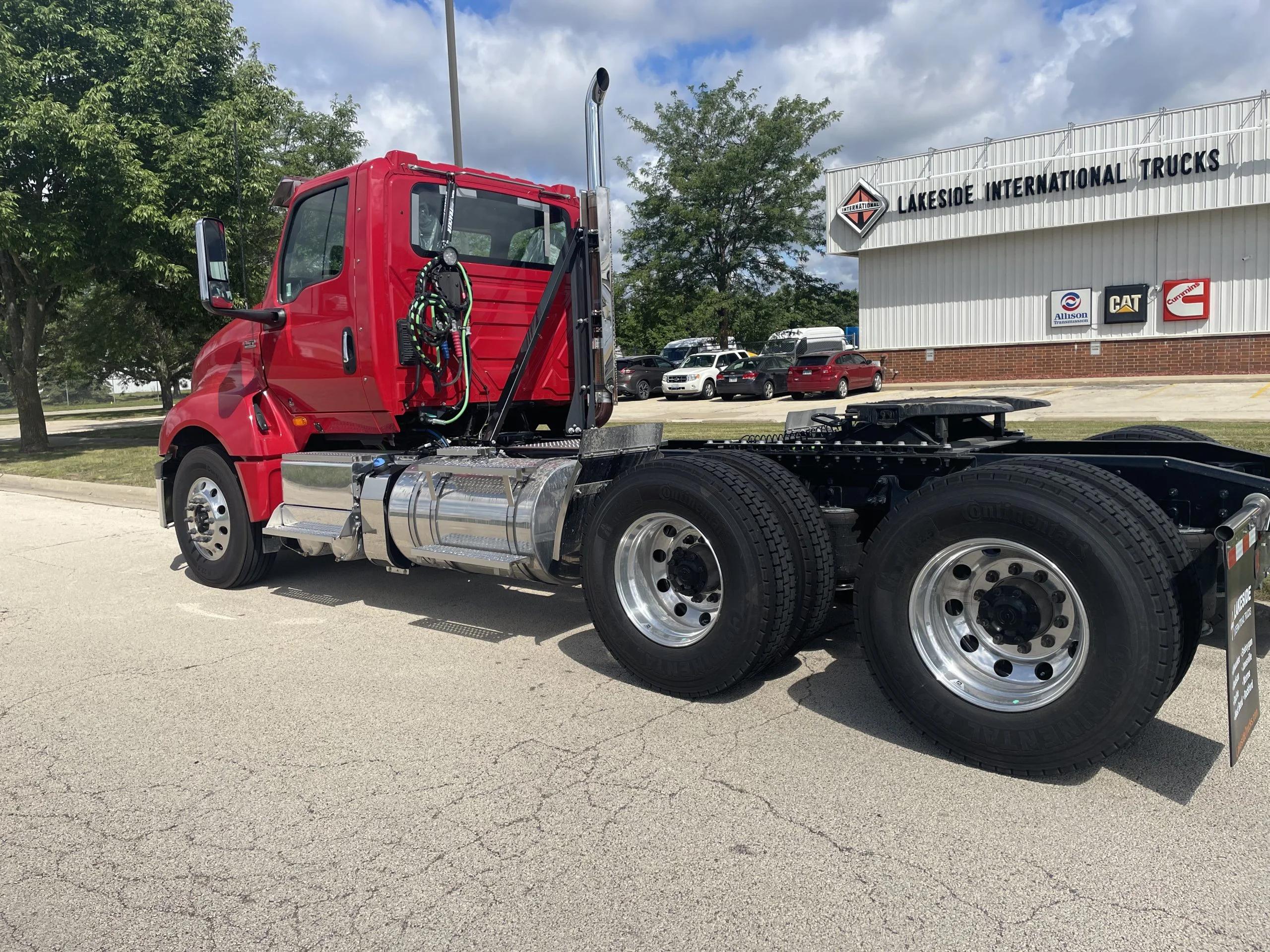 2025 International LT — photo 4
