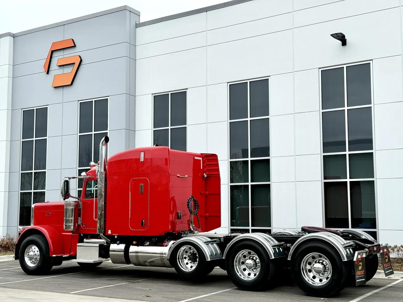 2024 Peterbilt 389 in New Lenox, IL — photo 6