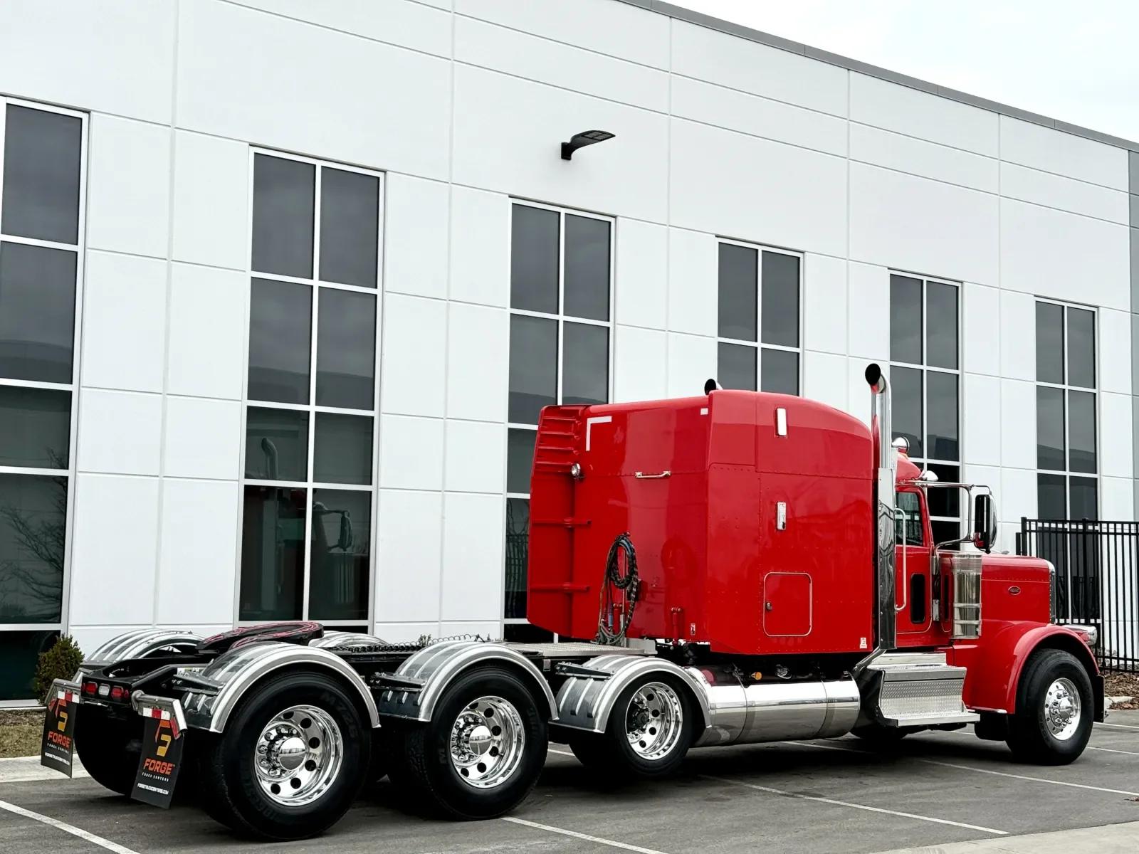 2024 Peterbilt 389 in New Lenox, IL — photo 5
