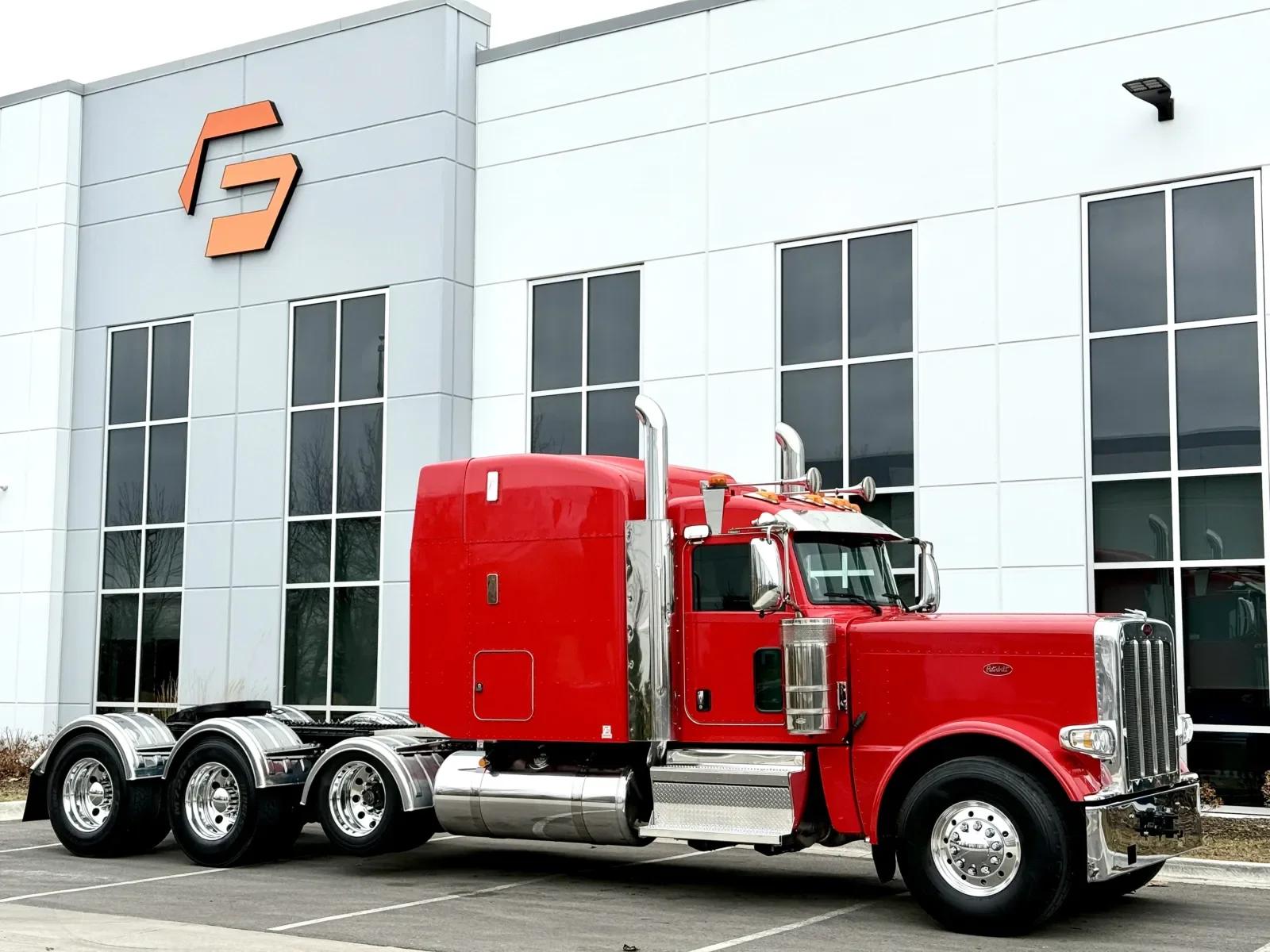 2024 Peterbilt 389 in New Lenox, IL — photo 2