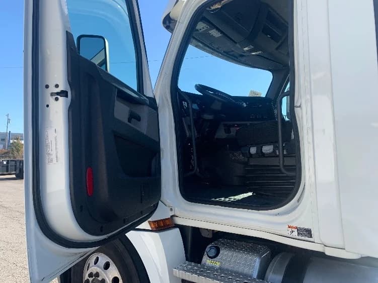 2020 Freightliner Cascadia in Nashville (Mount Juliet), TN — photo 9