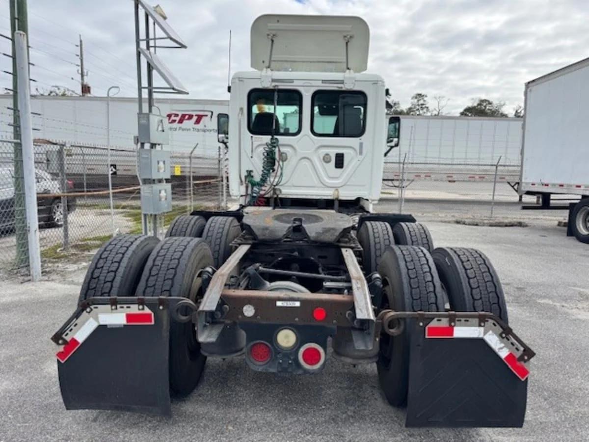 2012 Freightliner Cascadia in Jacksonville, FL — photo 5