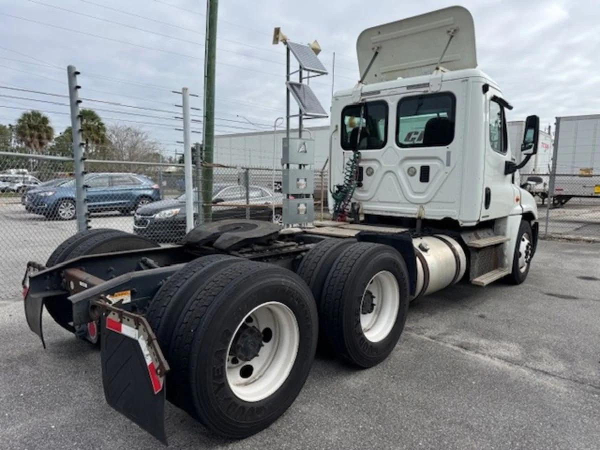2012 Freightliner Cascadia in Jacksonville, FL — photo 4
