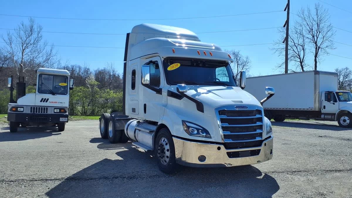 2020 Freightliner Cascadia in West Chester, OH — photo 3