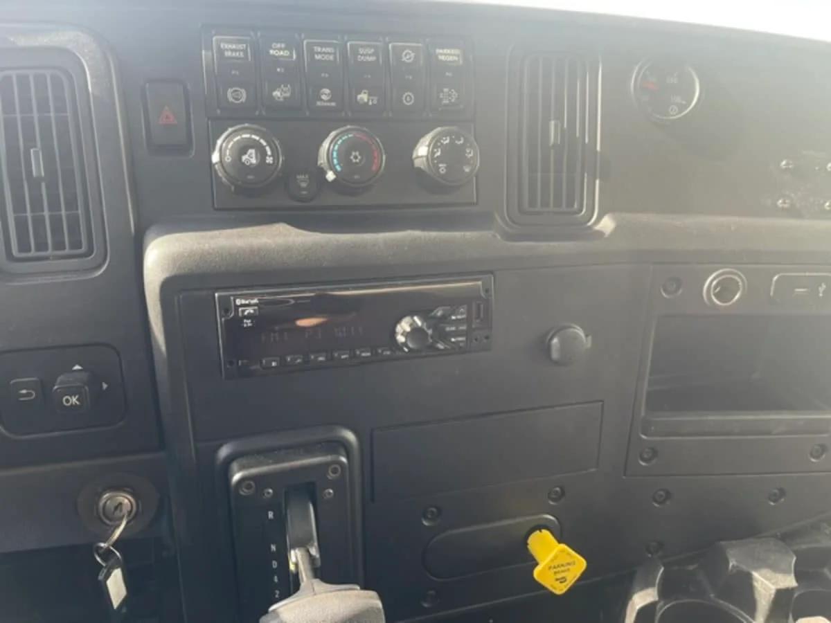 2020 International MV in Farmingdale, NY — photo 12