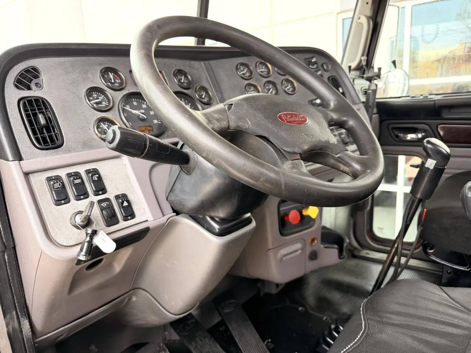 2017 Peterbilt 389 in Greer, SC — photo 15