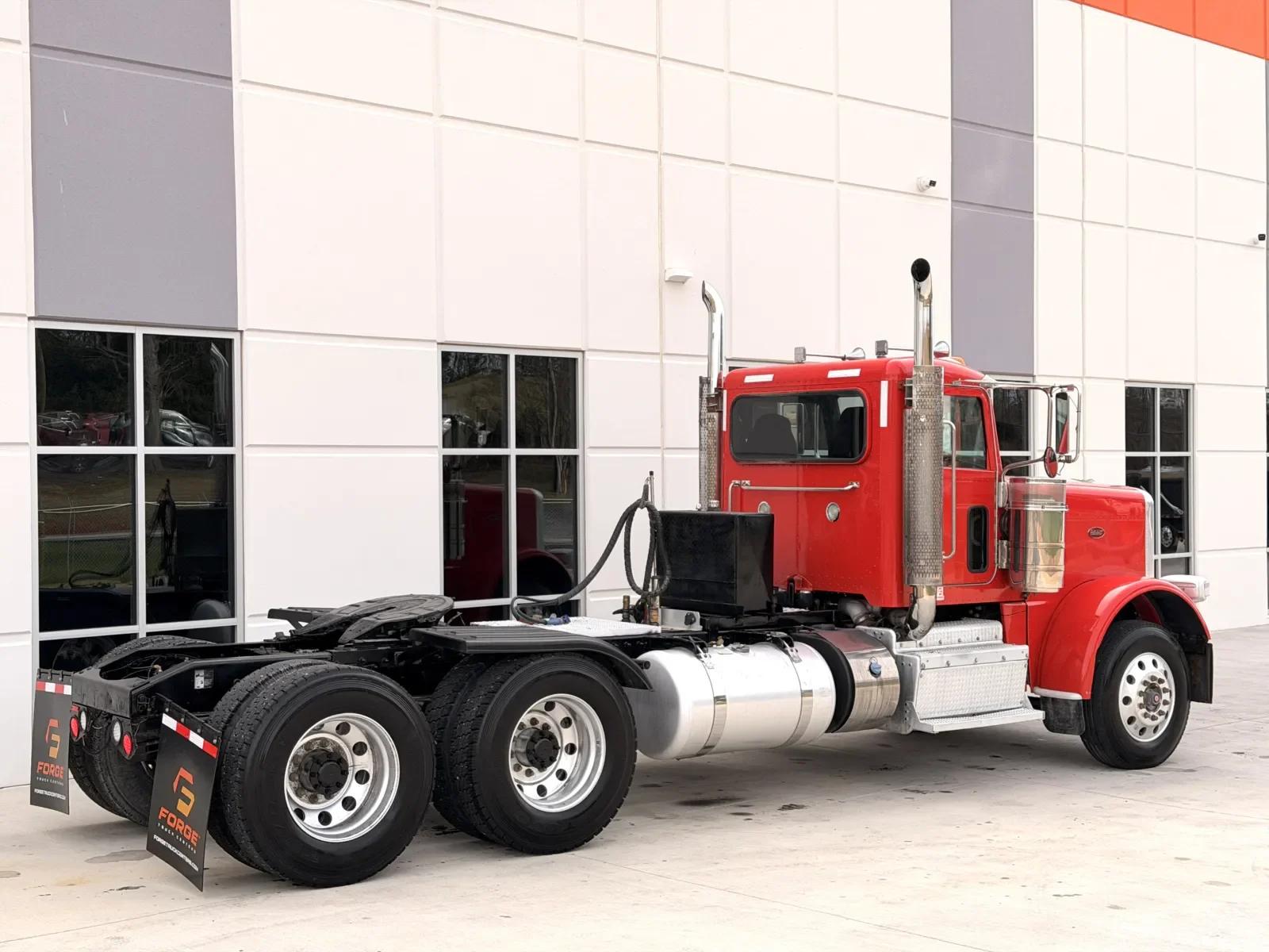 2017 Peterbilt 389 in Greer, SC — photo 5