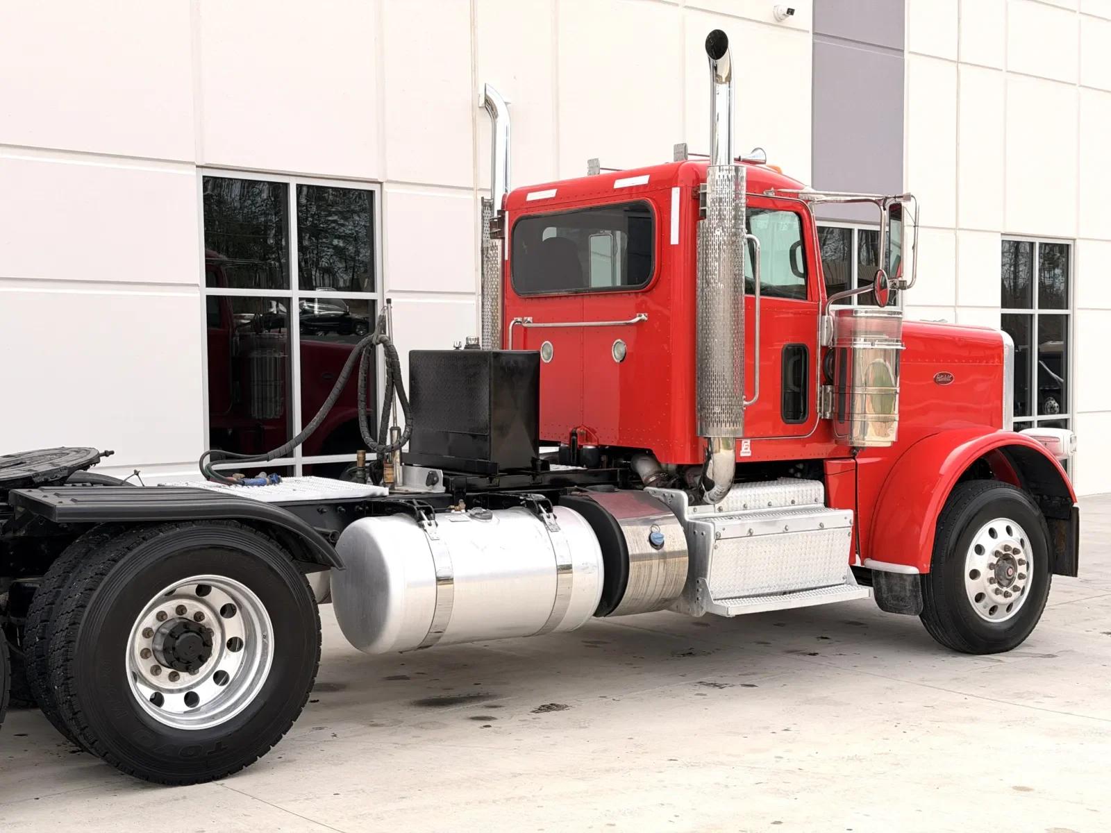 2017 Peterbilt 389 in Greer, SC — photo 7