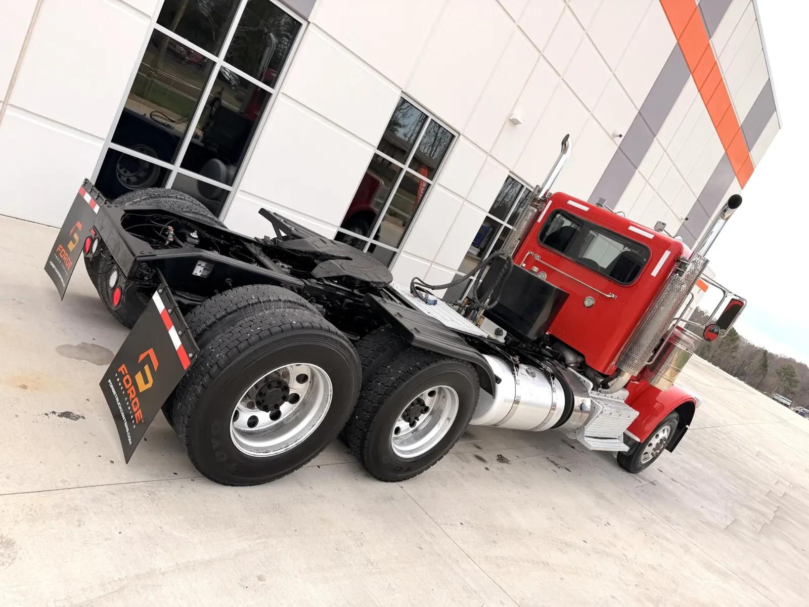 2017 Peterbilt 389 in Greer, SC — photo 11