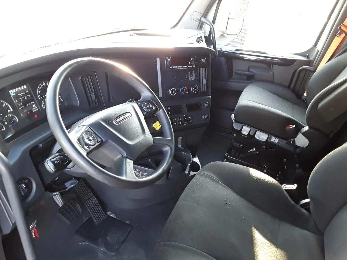 2023 Freightliner Cascadia in Allentown, PA — photo 12