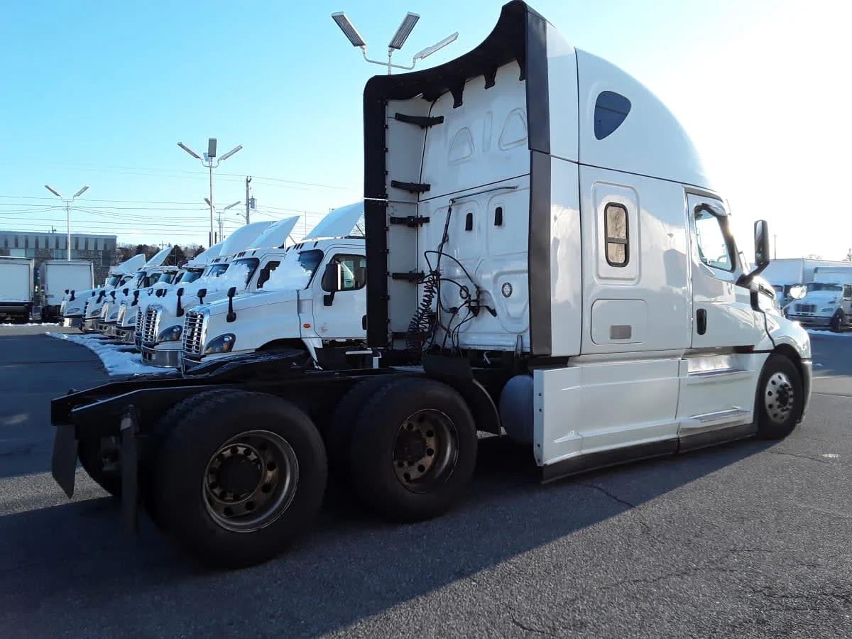 2023 Freightliner Cascadia in Allentown, PA — photo 4