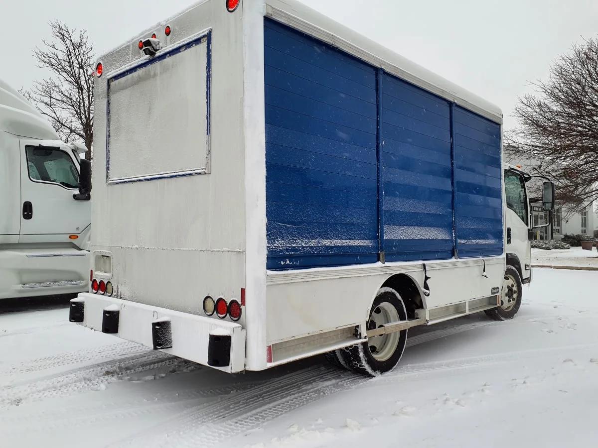 2016 Isuzu NRR in Bolingbrook, IL — photo 4