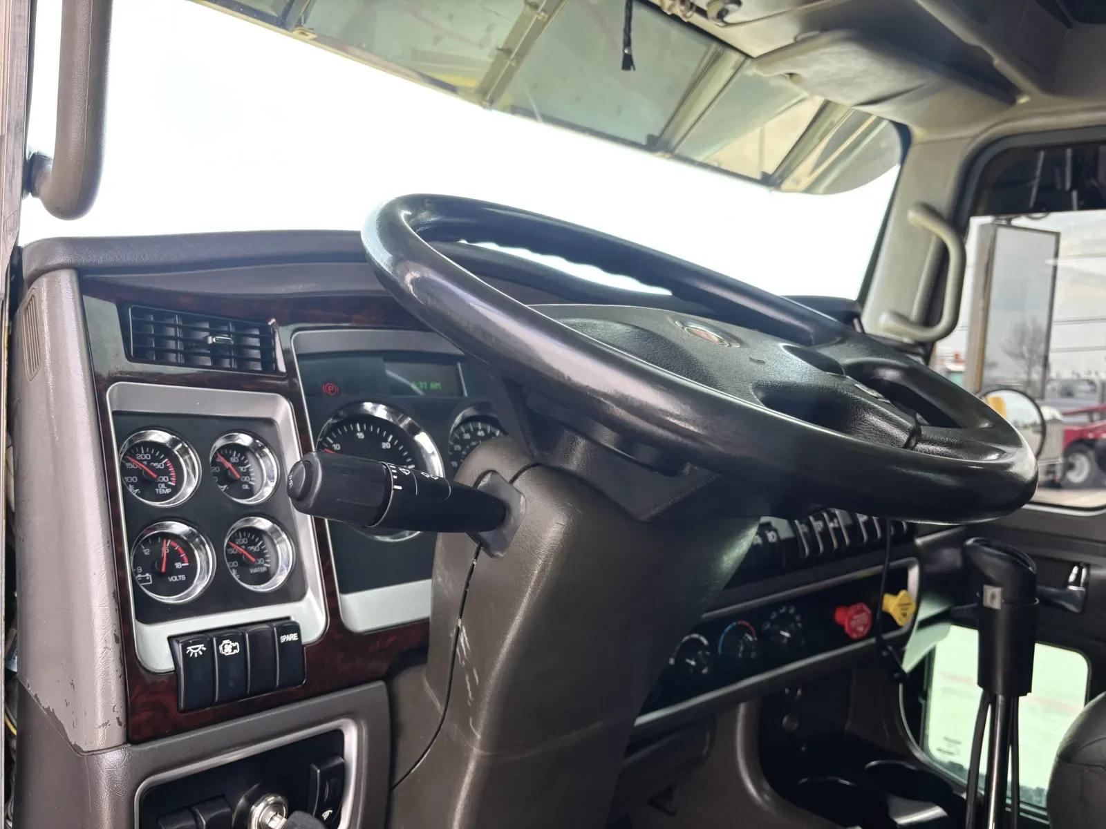 2010 Kenworth T800 in Hutchins, TX — photo 18
