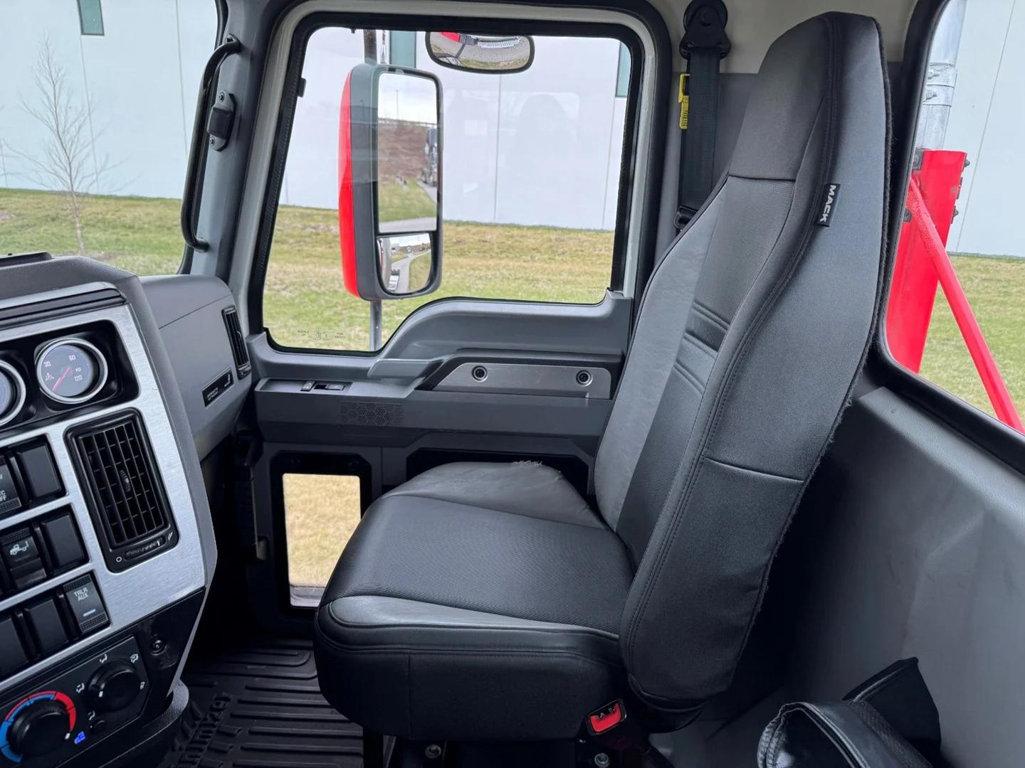 2023 Mack Anthem in Ankeny, IA — photo 17