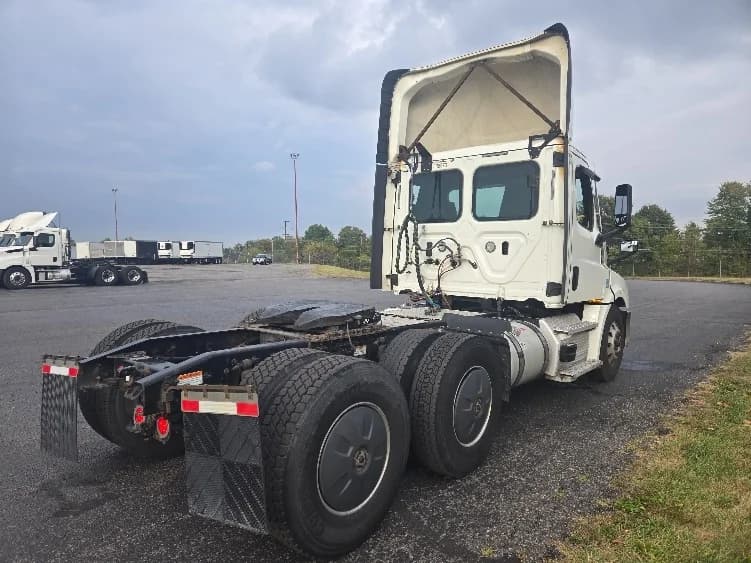 2020 Freightliner Cascadia in White Deer, PA — photo 7