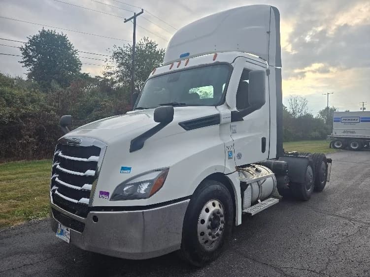 2020 Freightliner Cascadia in White Deer, PA — photo 3