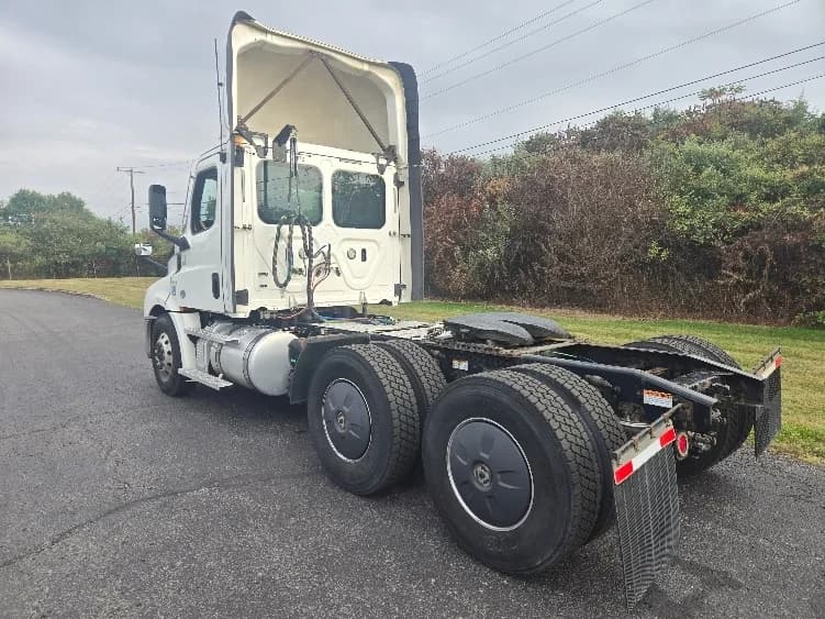 2020 Freightliner Cascadia in White Deer, PA — photo 5