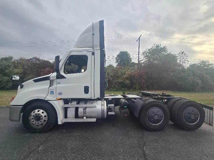 2020 Freightliner Cascadia in White Deer, PA — photo 4