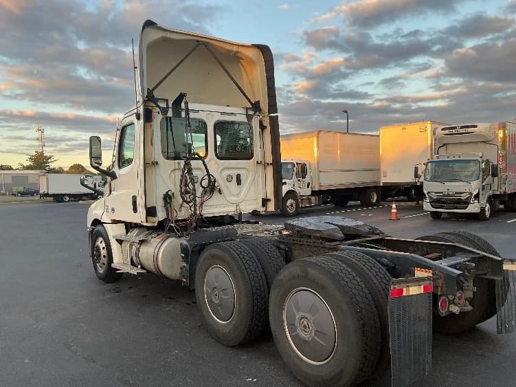 2020 Freightliner Cascadia in Millville, NJ — photo 5