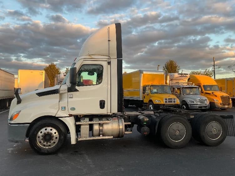 2020 Freightliner Cascadia in Millville, NJ — photo 4