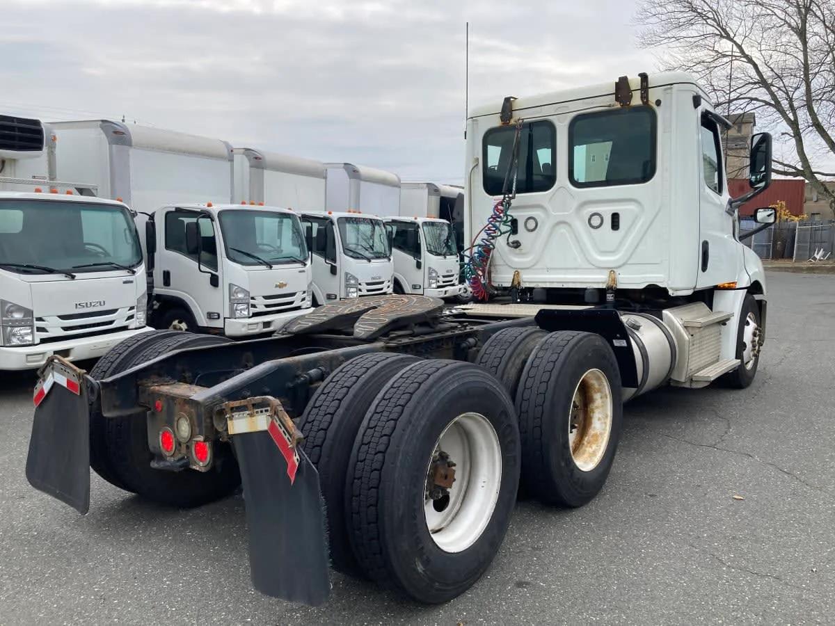 2019 Freightliner Cascadia in Springfield, MA — photo 4
