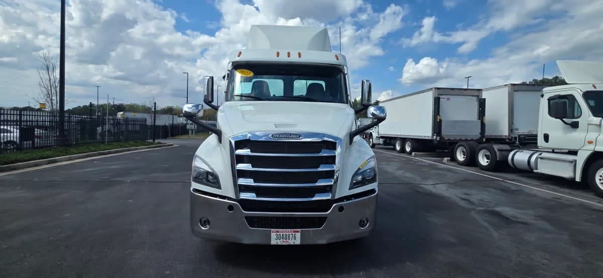2021 Freightliner Cascadia in Atlanta, GA — photo 2