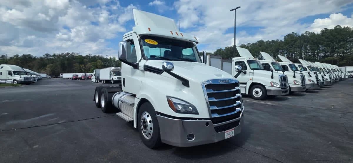 2021 Freightliner Cascadia in Atlanta, GA — photo 3