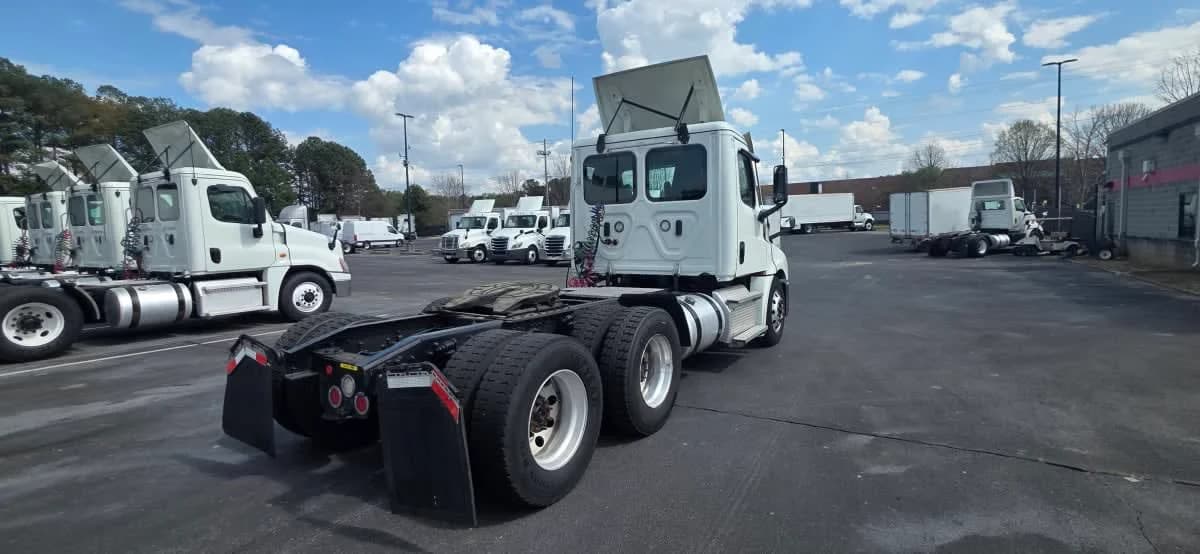 2021 Freightliner Cascadia in Atlanta, GA — photo 4