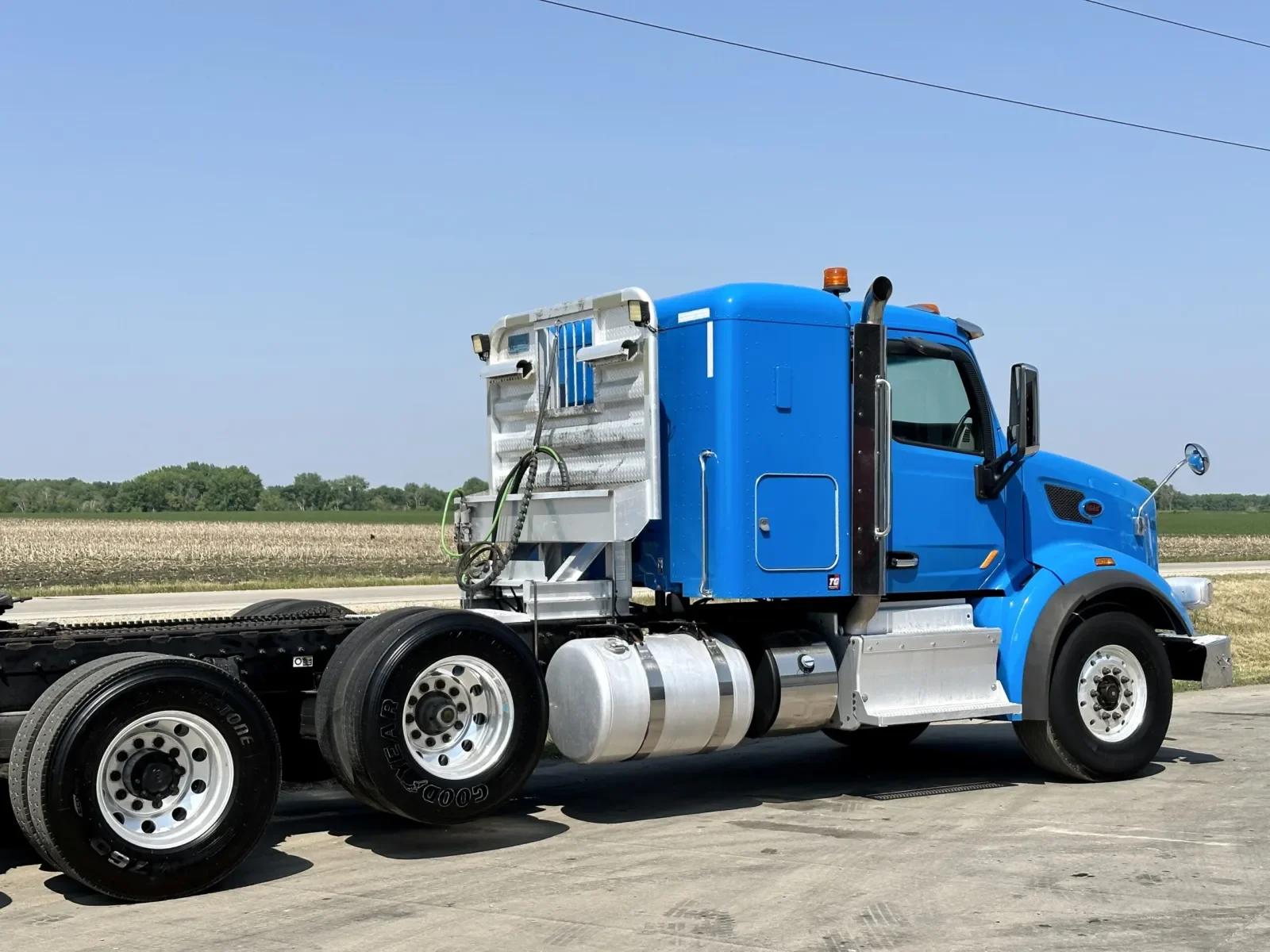 2016 Peterbilt 567 in New Lenox, IL — photo 7