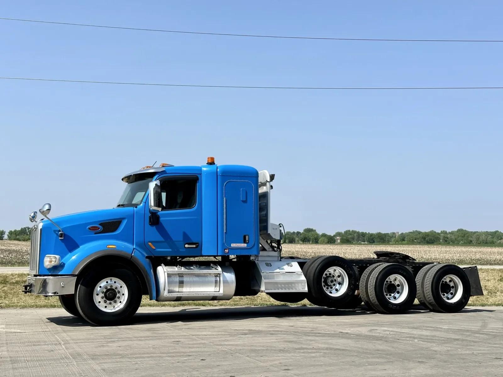 2016 Peterbilt 567 in New Lenox, IL — photo 2