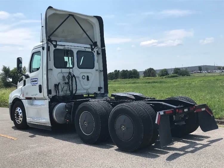 2020 Freightliner Cascadia in Evansville, IN — photo 5